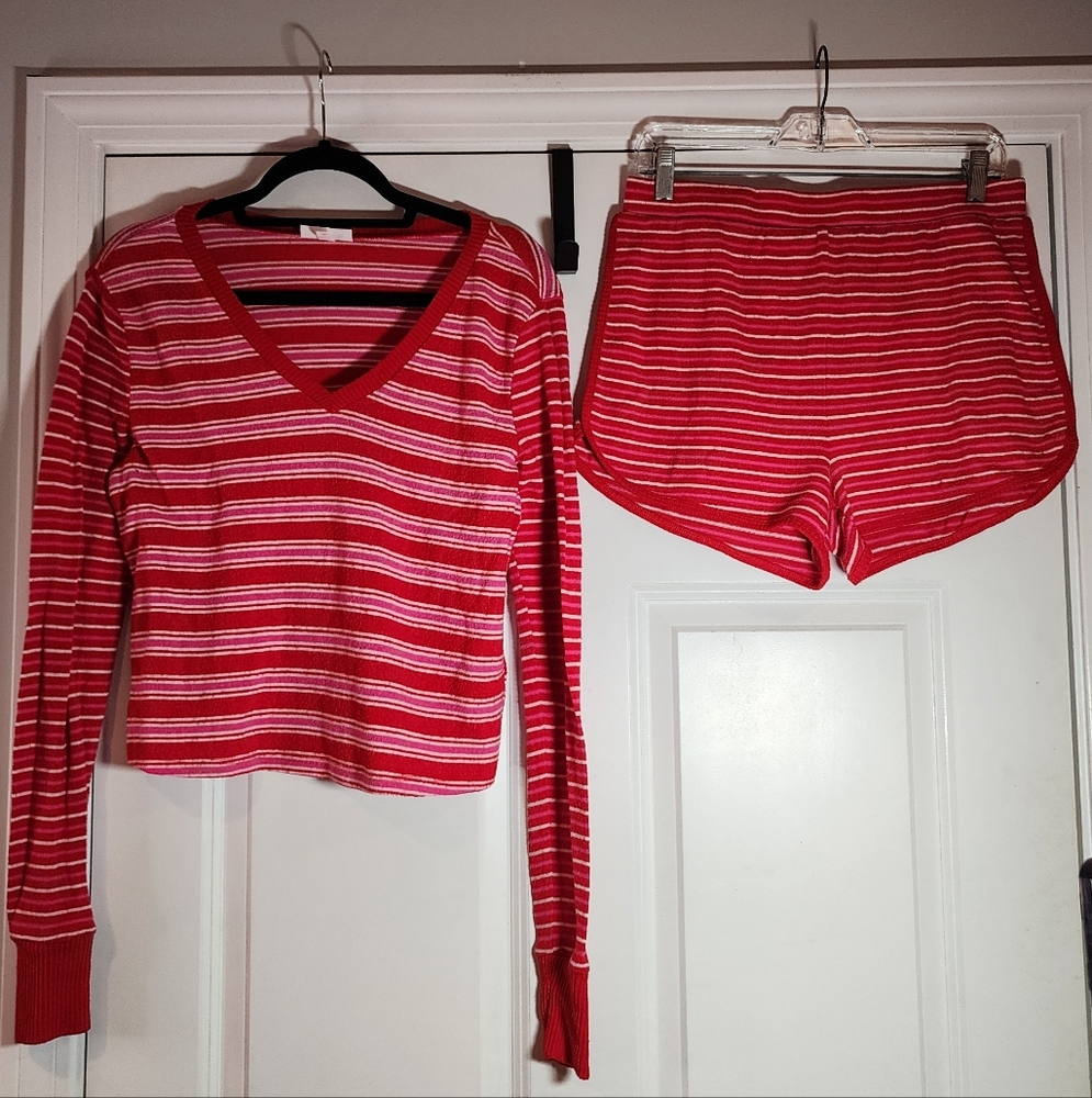 Colsie Red & White Striped Long Sleeve Top and Shorts Pajama Set